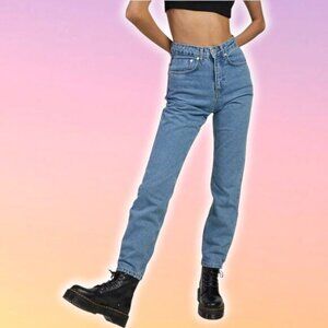 THE RAGGED PRIEST Mom Jeans In Light Wash Denim Size 24